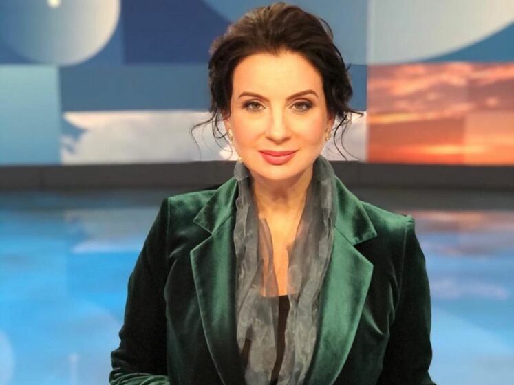 Российская пропагандистка Стриженова упала в прямом эфире во время обсуждения Голодомора в Украине. Видео